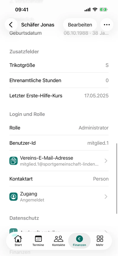 Mitgliedsprofil · Eigene Felder – iPhone, Originalaufnahme mit fiktiven Vereinsdaten.