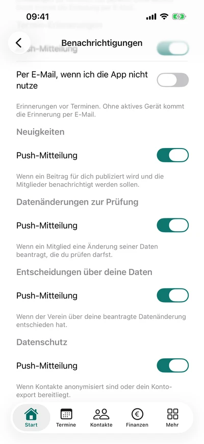Eigene Benachrichtigungen · E-Mail-Benachrichtigungen – iPhone, Originalaufnahme mit fiktiven Vereinsdaten.
