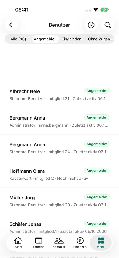 Benutzer und Einladungen – iPhone, Originalaufnahme mit fiktiven Vereinsdaten.
